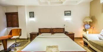 The Retreat Hotel Guduvancheri Ngoại thất bức ảnh