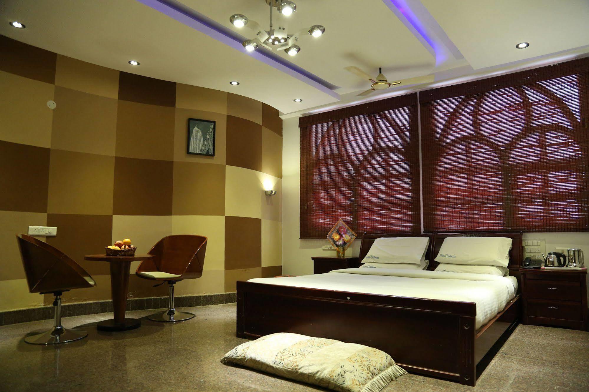 The Retreat Hotel Guduvancheri Ngoại thất bức ảnh