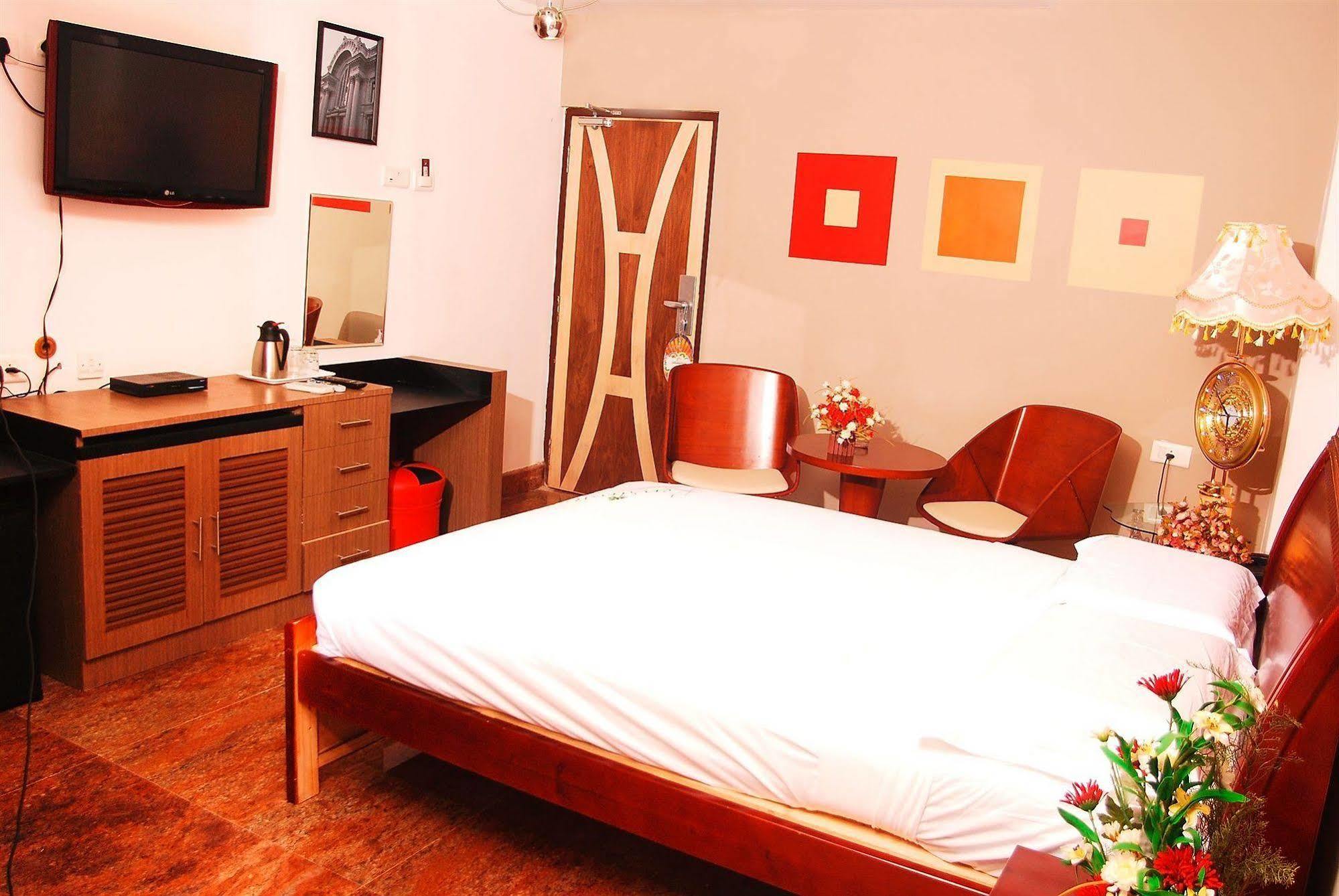 The Retreat Hotel Guduvancheri Ngoại thất bức ảnh