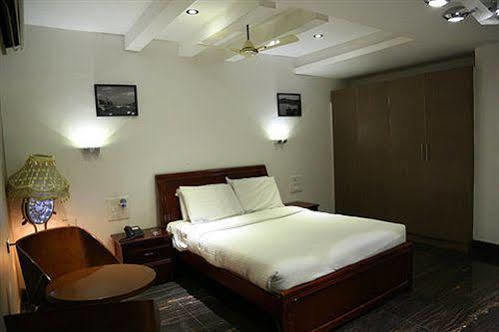 The Retreat Hotel Guduvancheri Ngoại thất bức ảnh