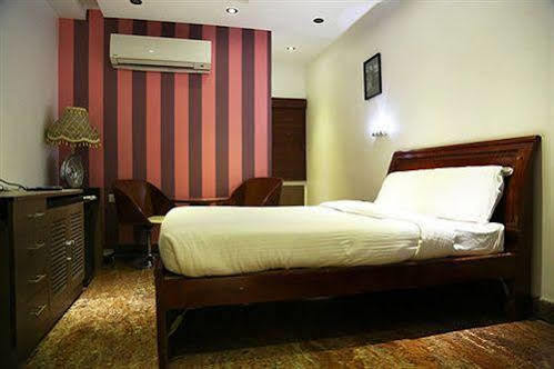 The Retreat Hotel Guduvancheri Ngoại thất bức ảnh