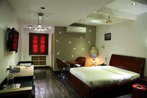 The Retreat Hotel Guduvancheri Ngoại thất bức ảnh