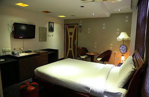 The Retreat Hotel Guduvancheri Ngoại thất bức ảnh